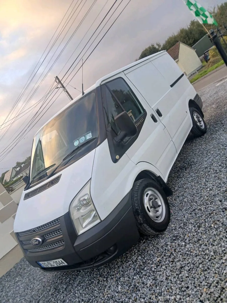 132 Ford Transit ,Doe 04/27 1 owner - Image 3