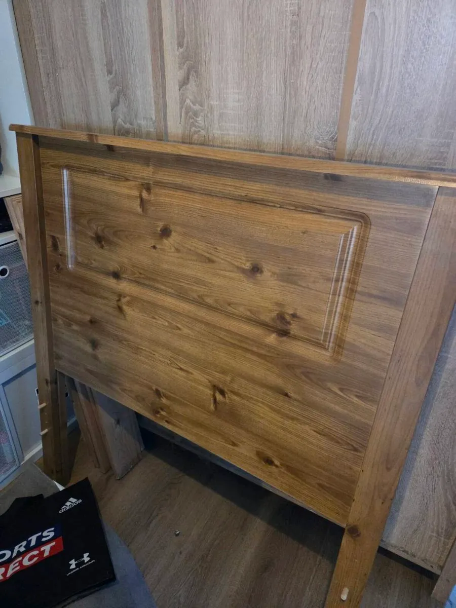 Single wooden bedframe - Image 2