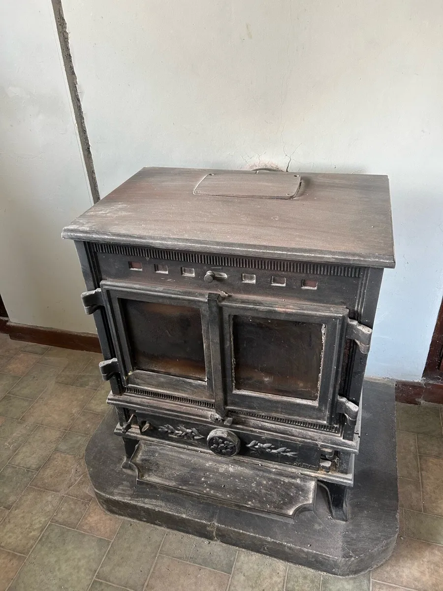 Stove- solid fuel - Image 1