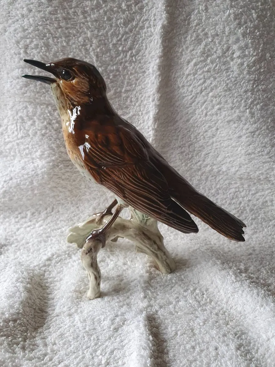 Vintage Goebel Porcelain Thrush Figurine - Image 1