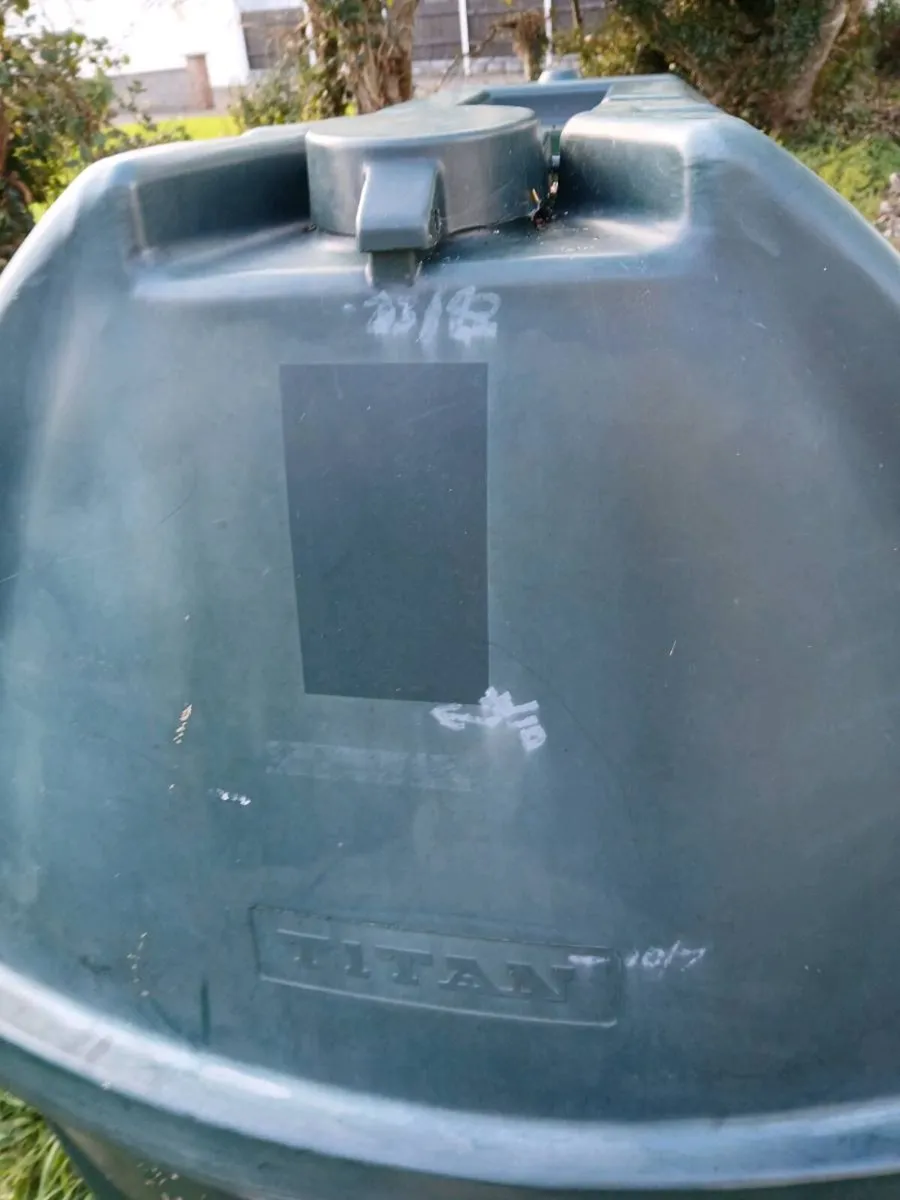Oil tank - Image 1