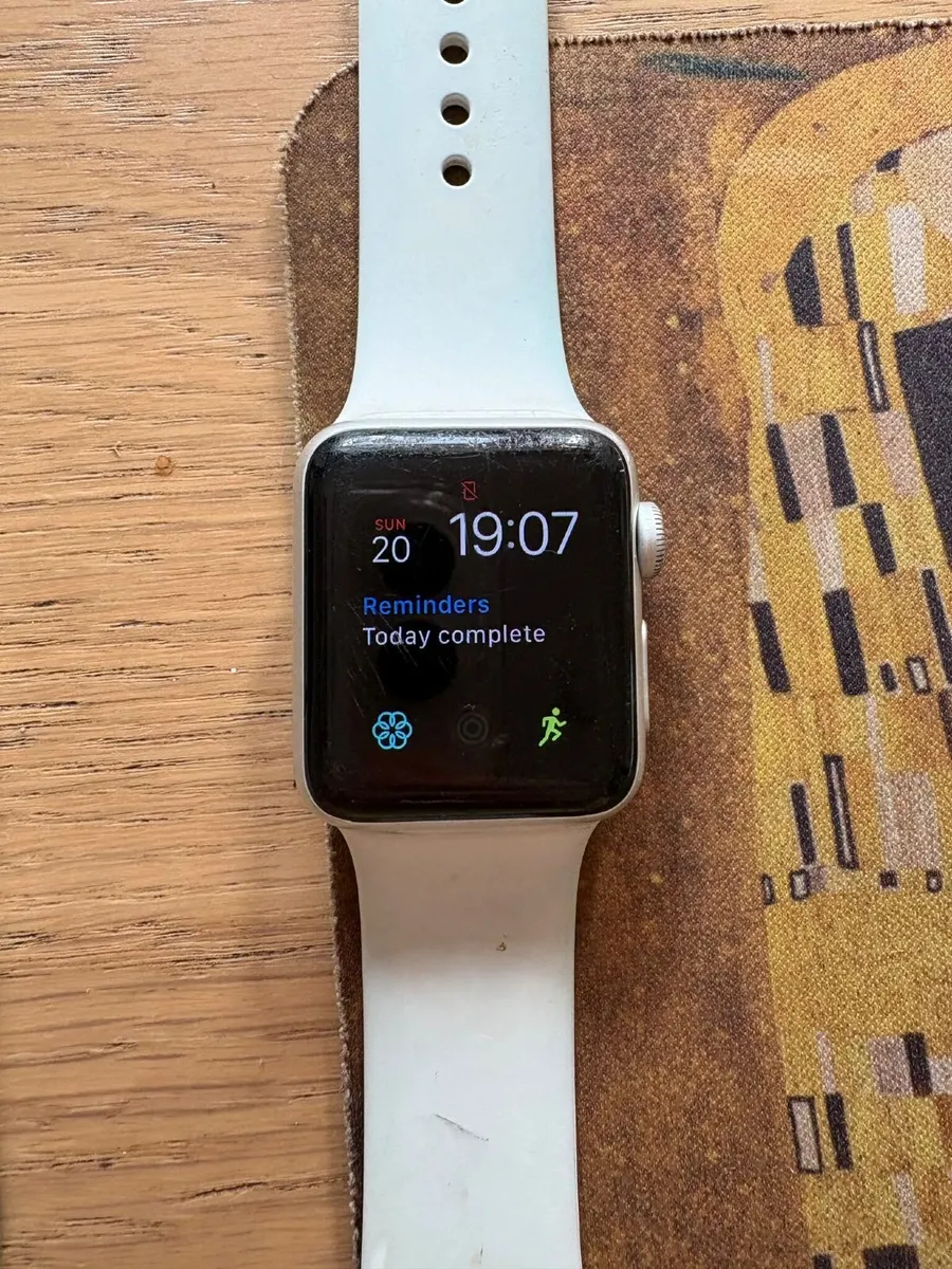 Apple Watch Series 3 38mm GPS Silver, With Charger - Image 3