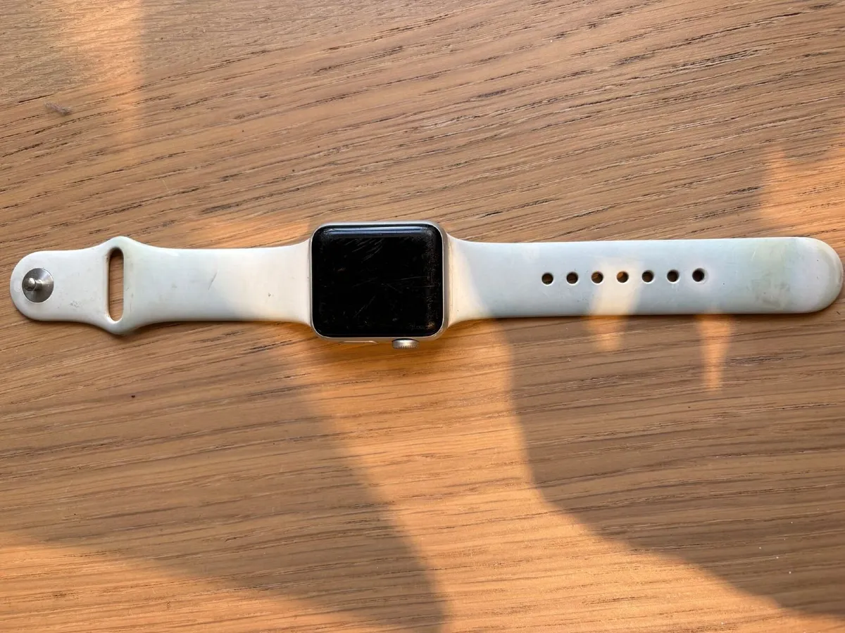 Apple Watch Series 3 38mm GPS Silver, With Charger - Image 4