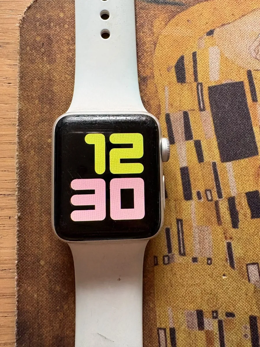 Apple Watch Series 3 38mm GPS Silver, With Charger - Image 2