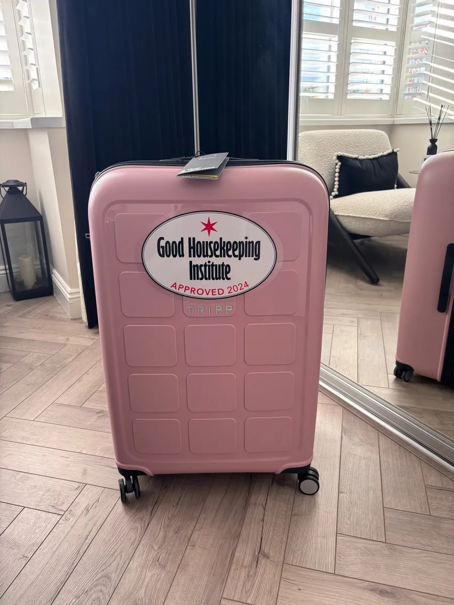 Tripp Holiday 8 Large Pink Suitcase – Brand New - Image 1