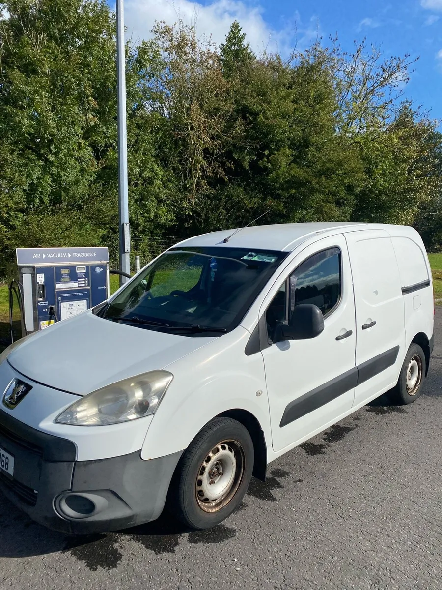 2011 Peugeot Partner - Image 1