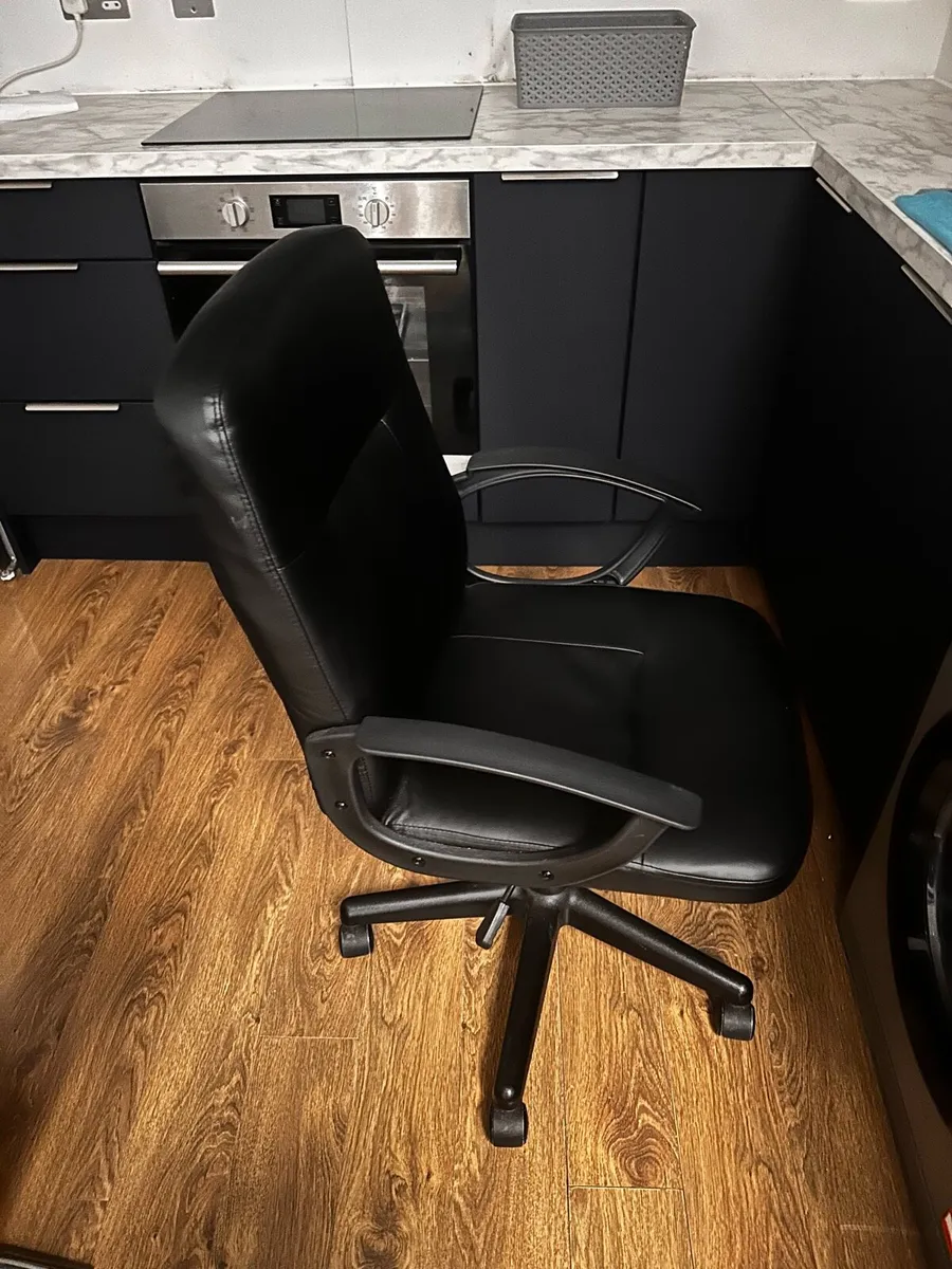 Office chair - Image 1