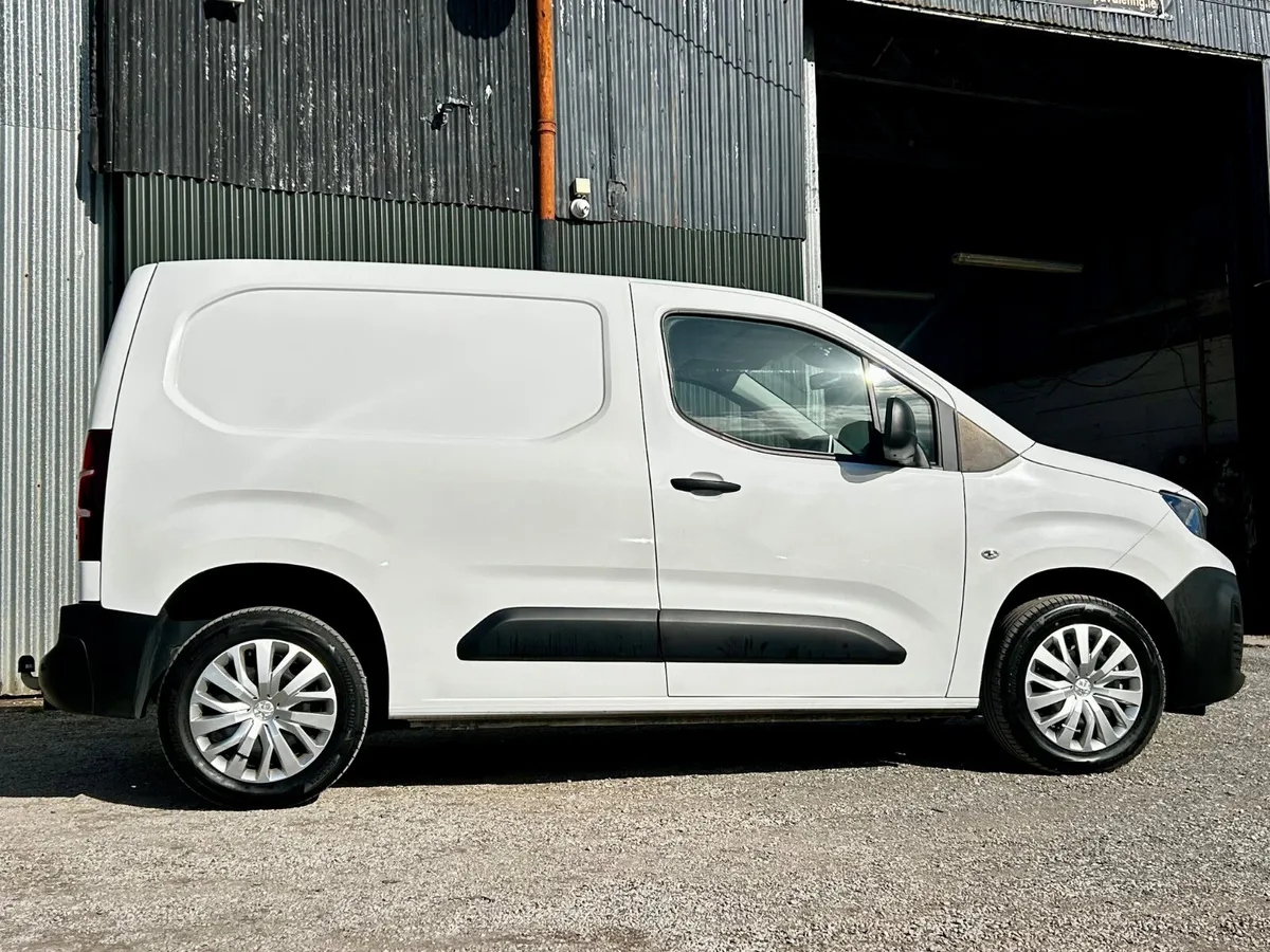 Peugeot Partner 2022 high spec immaculate - Image 3