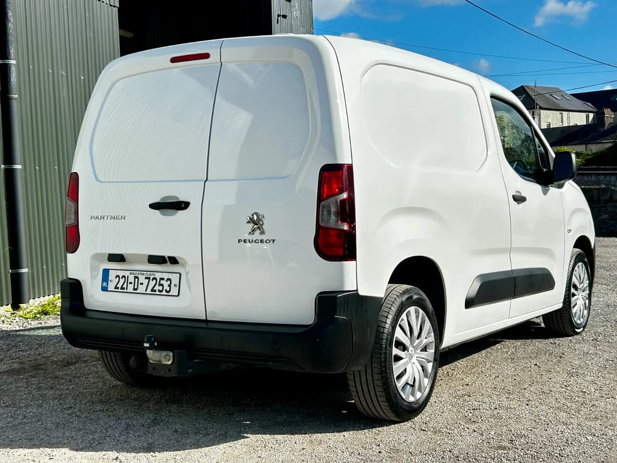 Peugeot Partner 2022 high spec immaculate - Image 4