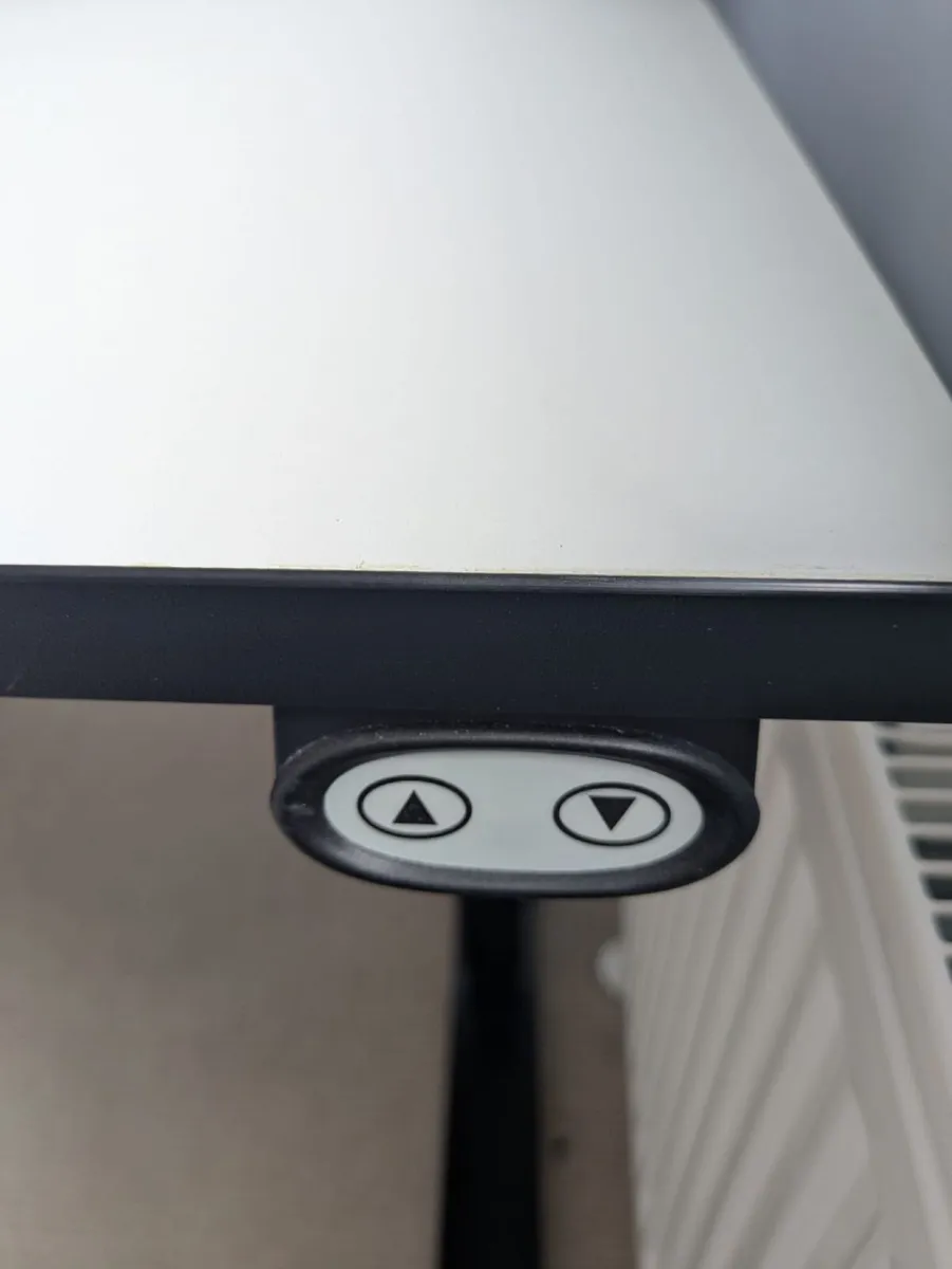 Electric height adjustable desk - Image 2