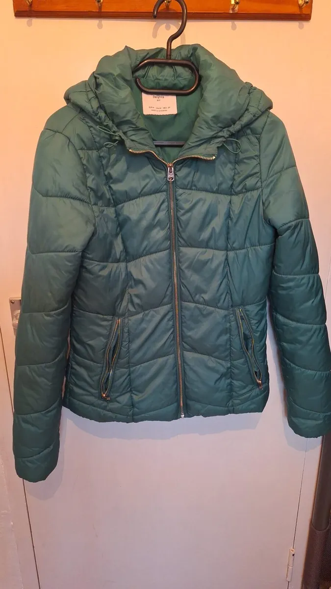 Ladies Green Puffer Jacket - Image 1
