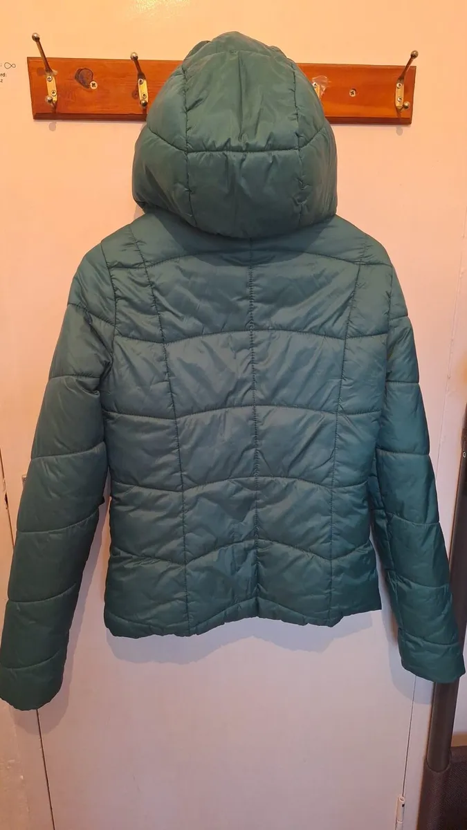 Ladies Green Puffer Jacket - Image 3