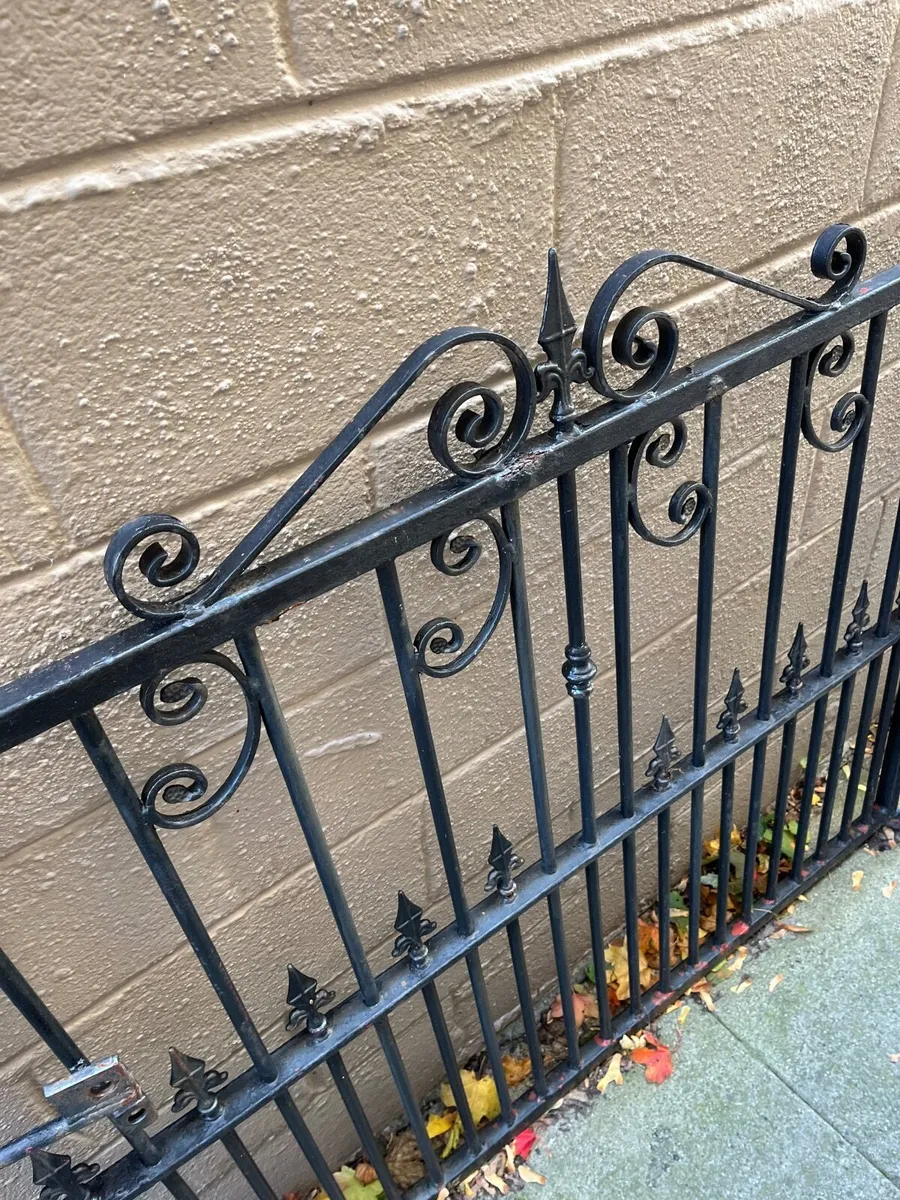 Gates - Image 1