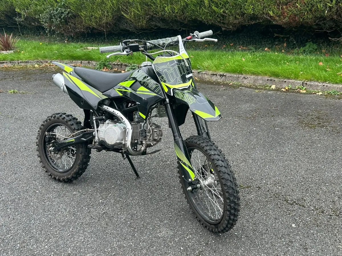 2021 Stomp Z3 140cc Big Wheel Pit Bike - Image 1