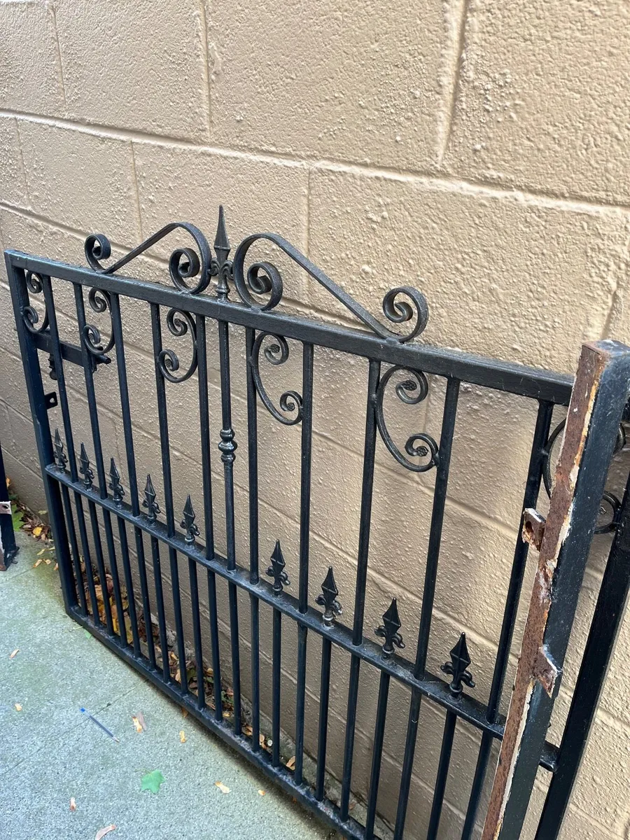 Gates - Image 2