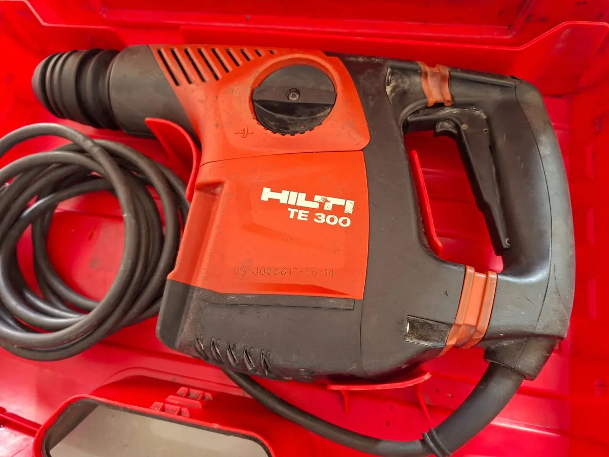 Hilti TE 300-Avr Sds+ Chipping Hammer 110v - Image 2