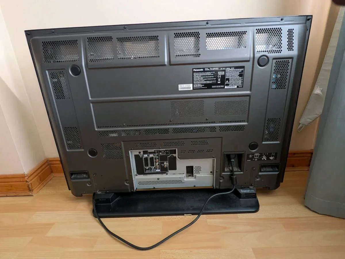 Panasonic VIERA TV - Image 3