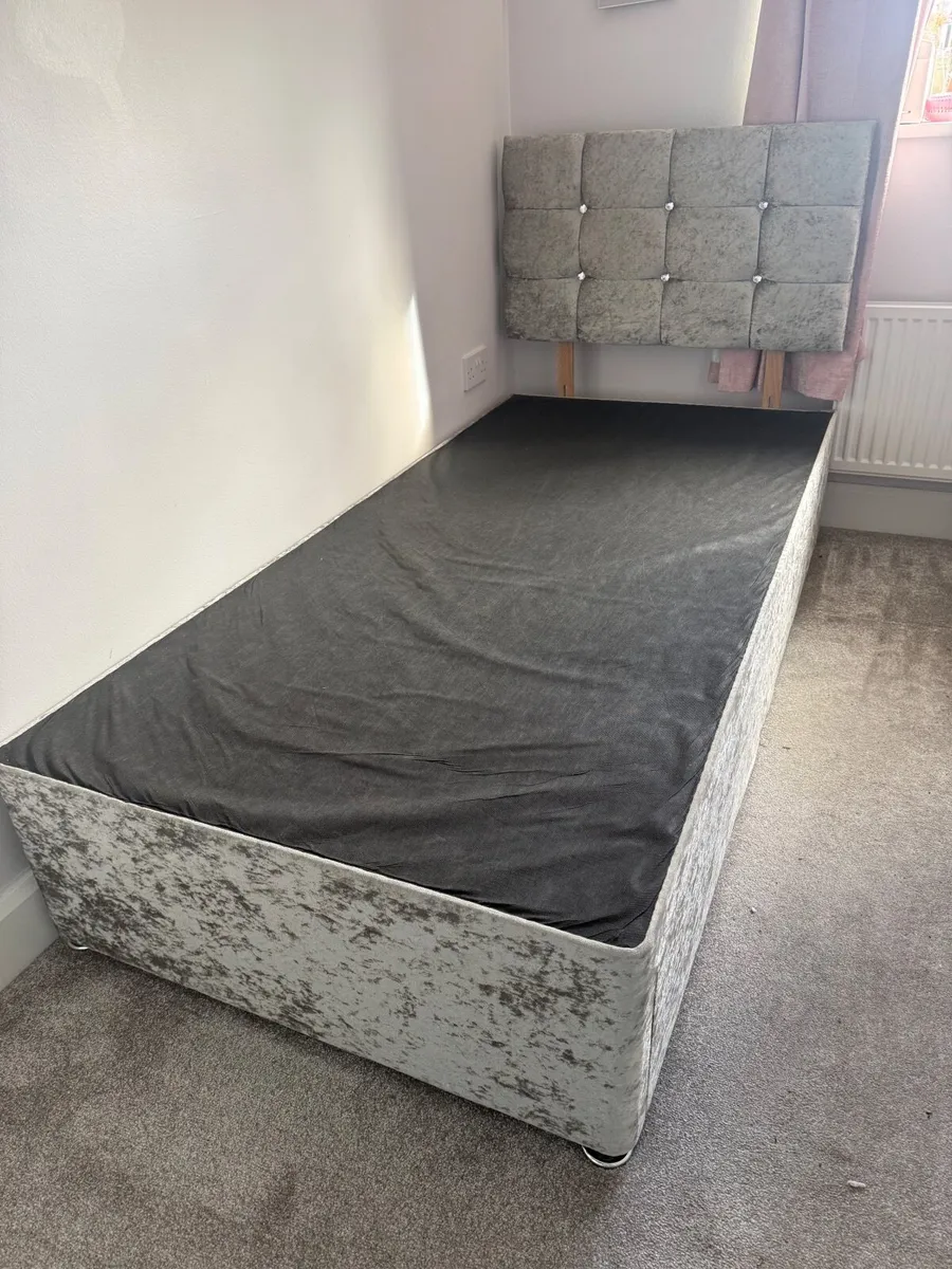 Single bed - Image 1