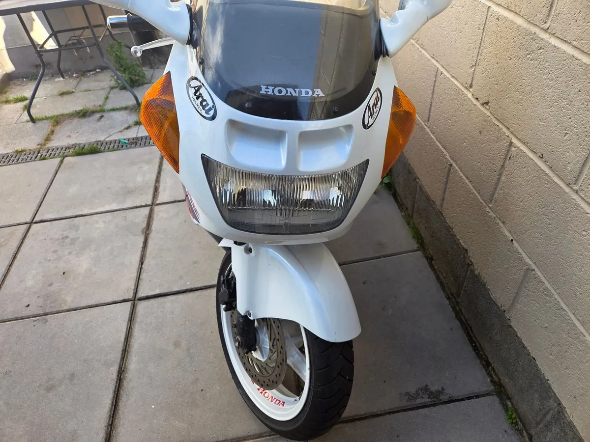 honda 1000f Moterbike - Image 3