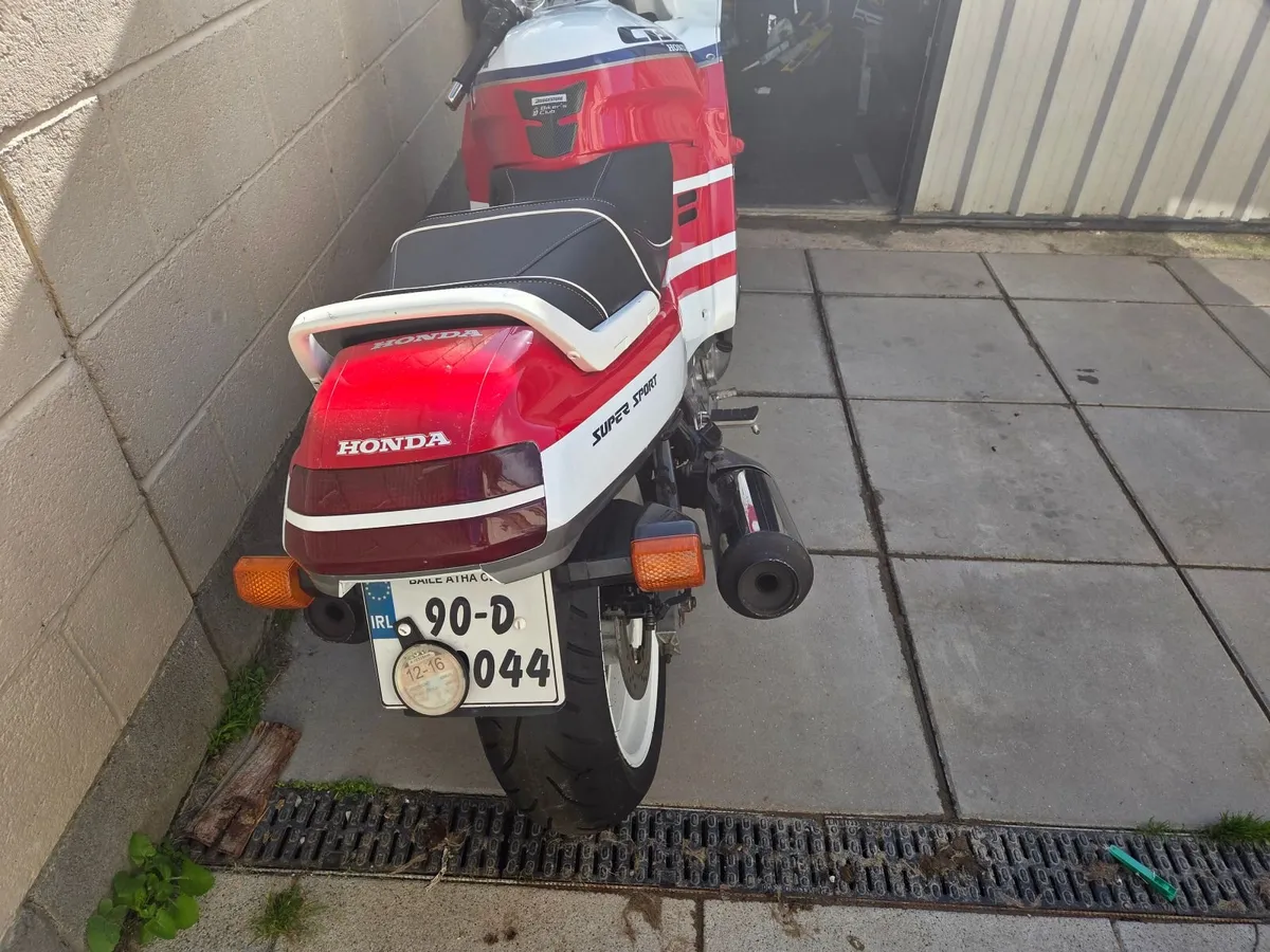 honda 1000f Moterbike - Image 4