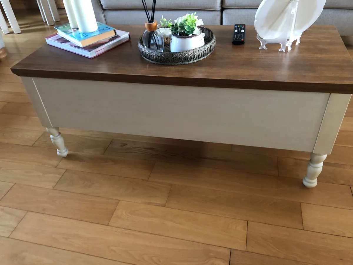 Beautiful rustic look Coffee table - Image 2