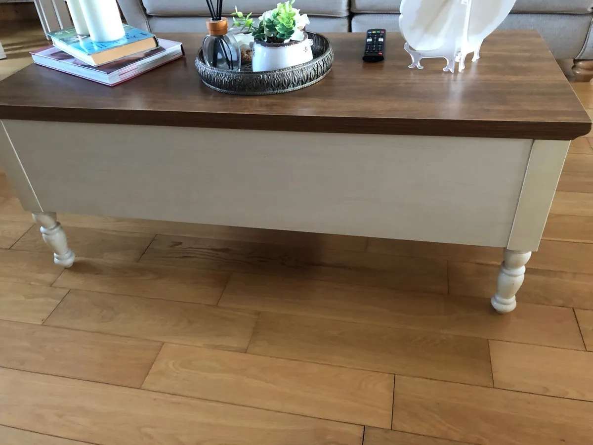 Beautiful rustic look Coffee table - Image 3