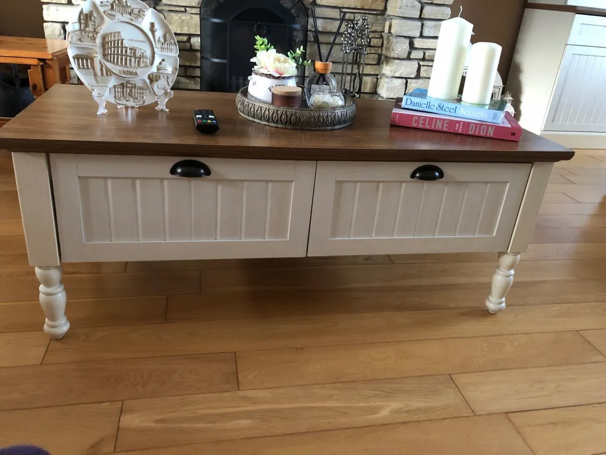 Beautiful rustic look Coffee table - Image 1