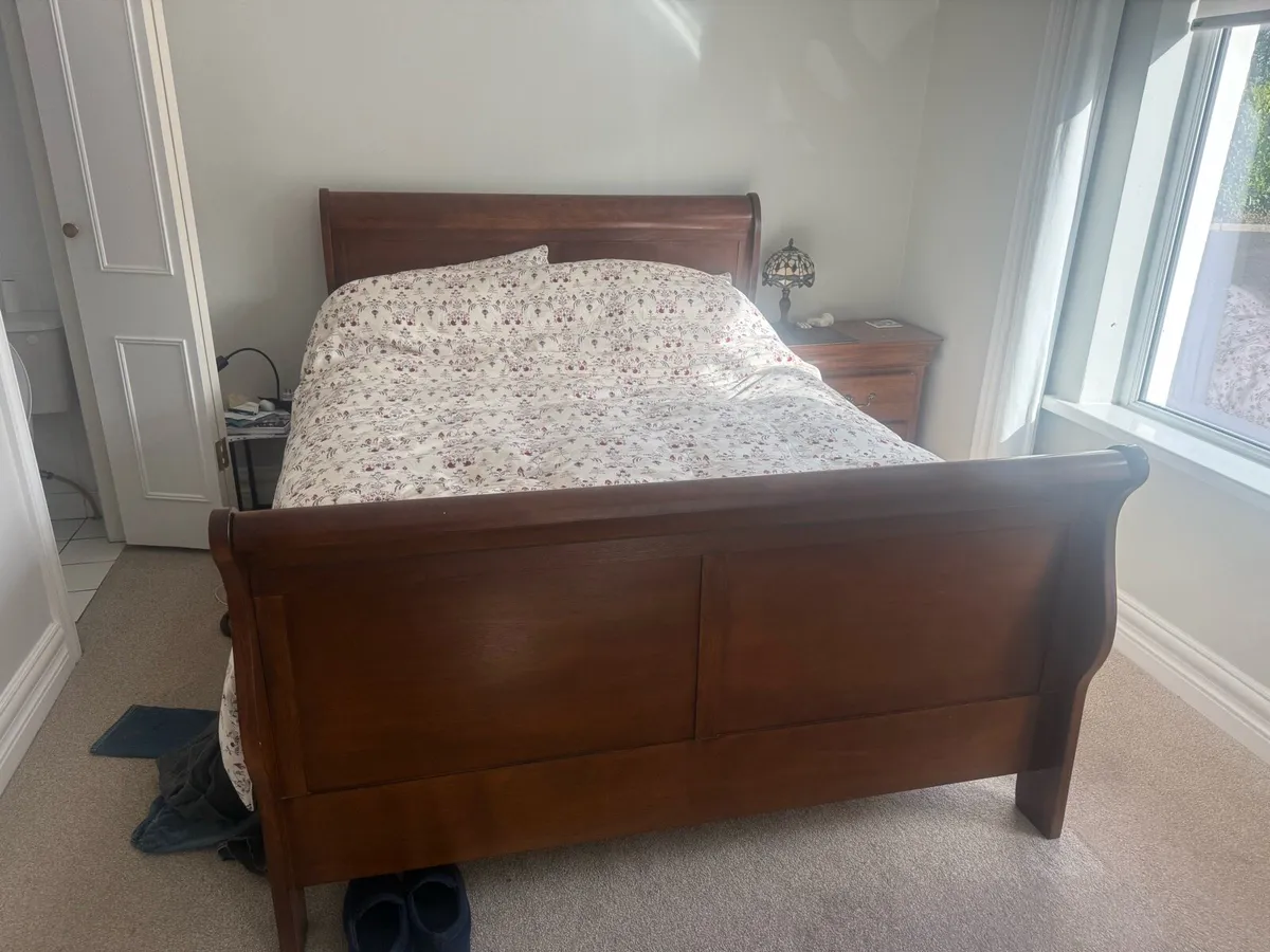 Bed frame - Image 1