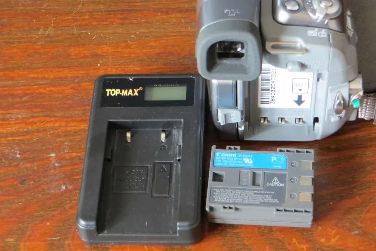 Canon MVX 350i mini DV camcorder - Image 4