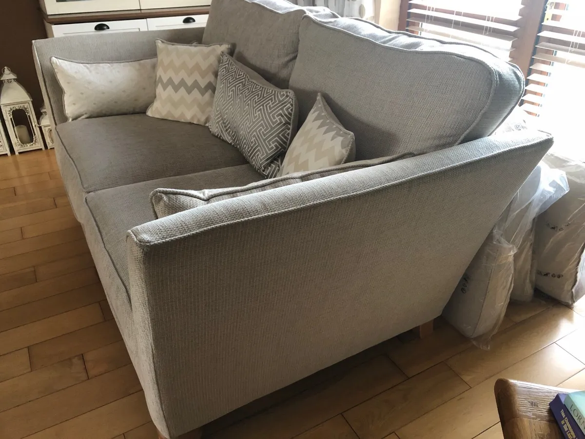 Lovely large 2 seater Sofa - Image 3