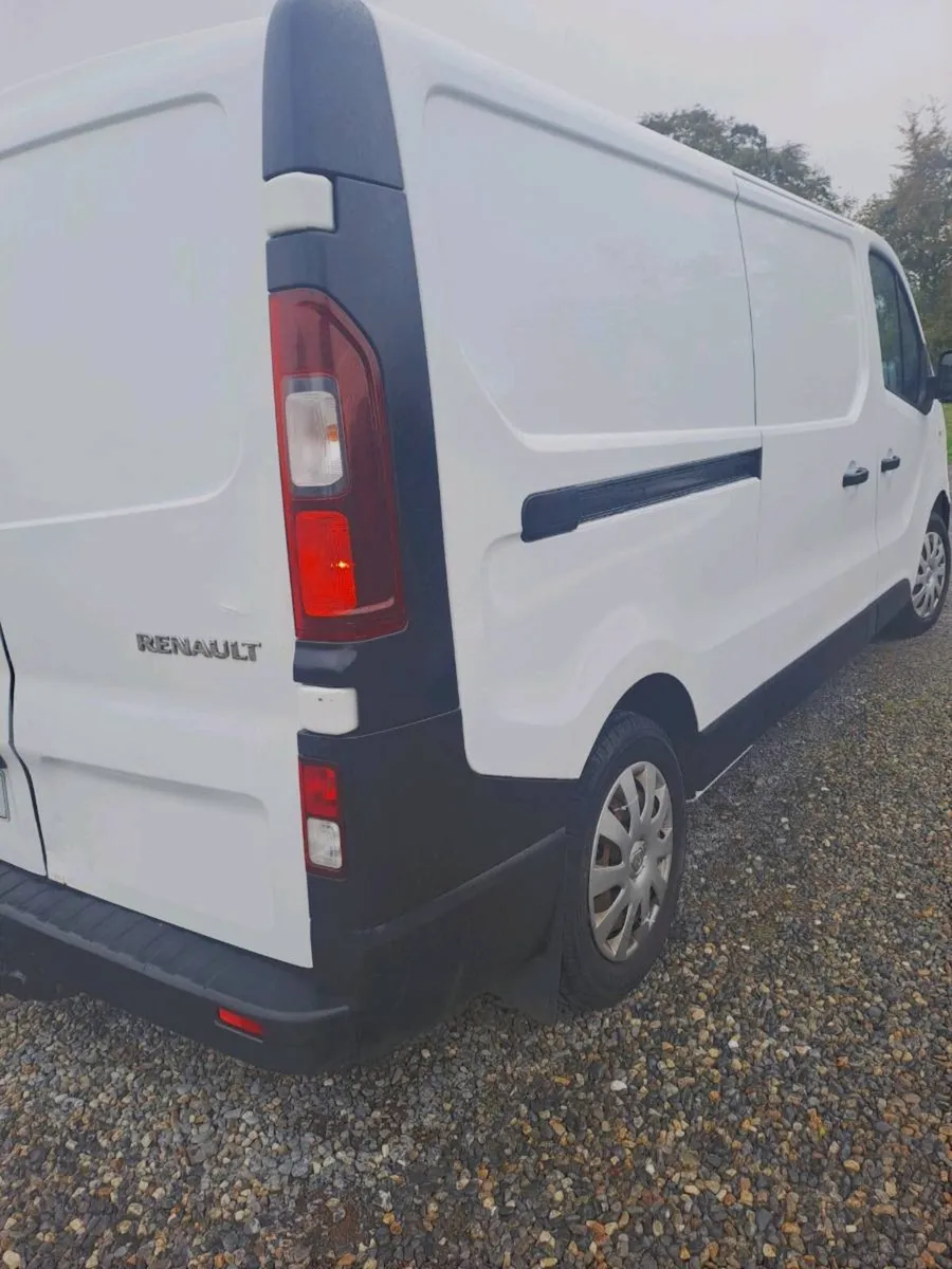 Renault Traffic 2016 - Image 2