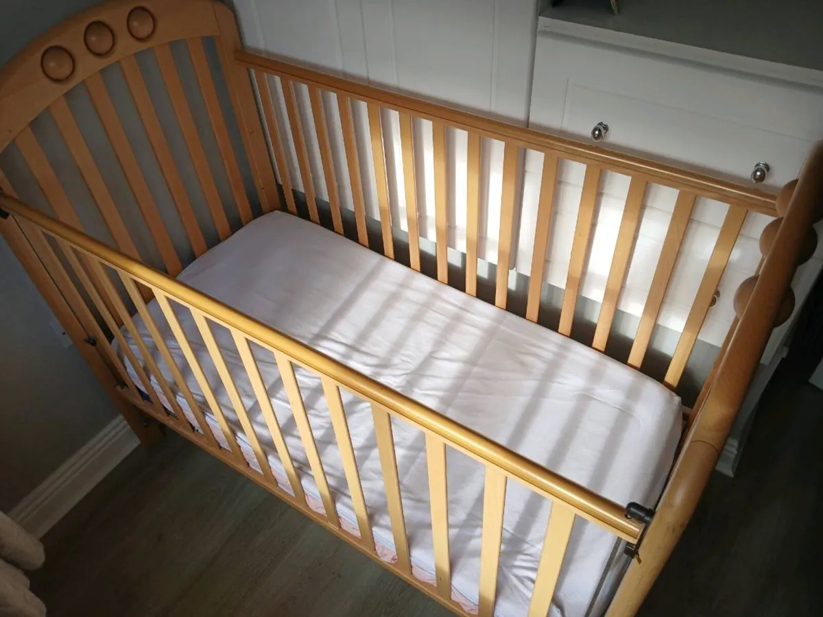 COT & high chair - Image 4