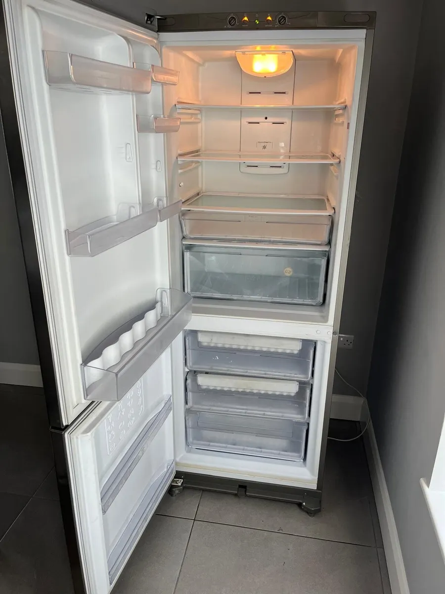 Hotpoint frost free fridge freezer - Image 2
