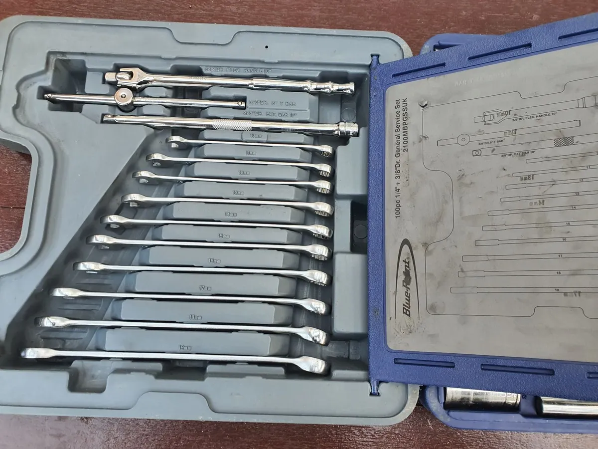 Blue Point/ Snap-On 3/8" + 1/4" Ratchet Socket Set - Image 3