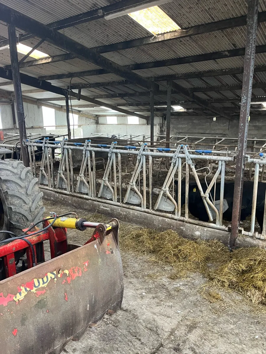 Condon Locking barriers - Image 2