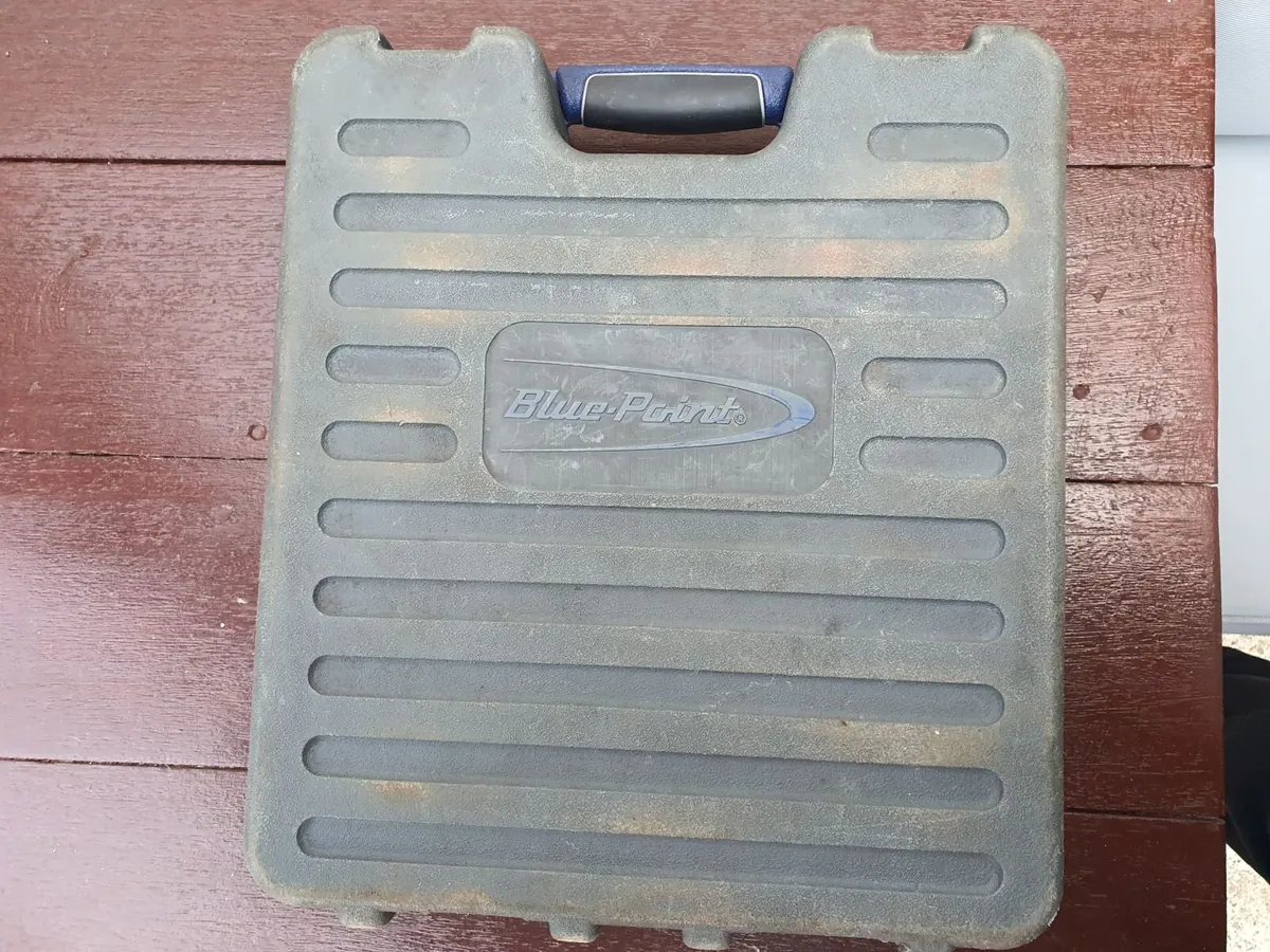 Blue Point/ Snap-On 3/8" + 1/4" Ratchet Socket Set - Image 4