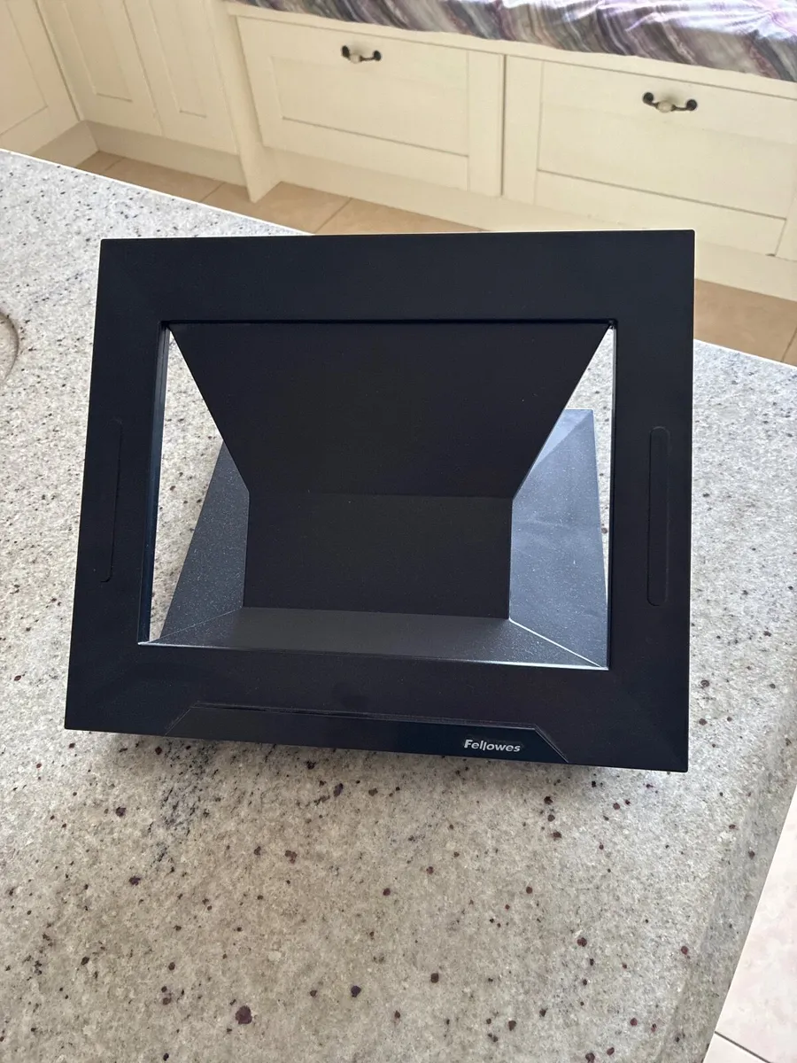 Laptop riser - Image 1