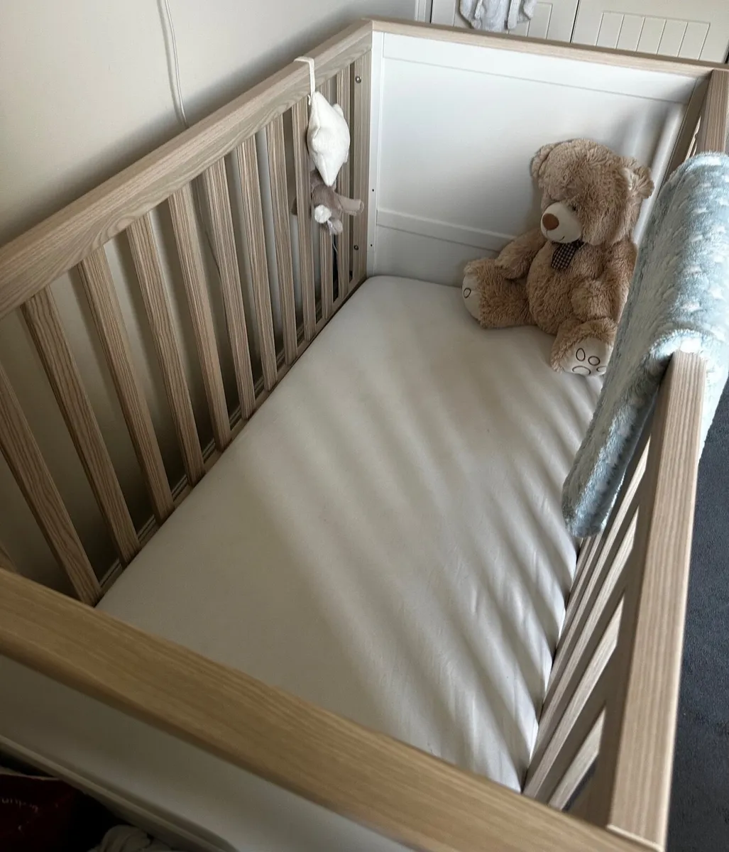 Baby cot - Image 1