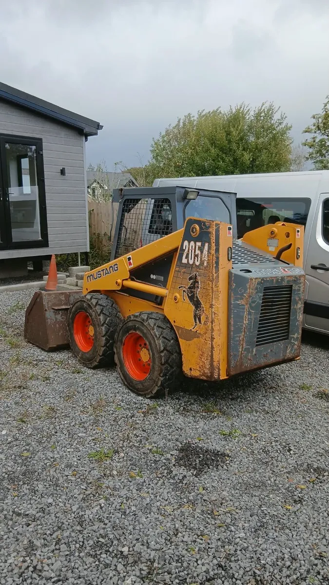 Bobcat Mustang 2006 - Image 1
