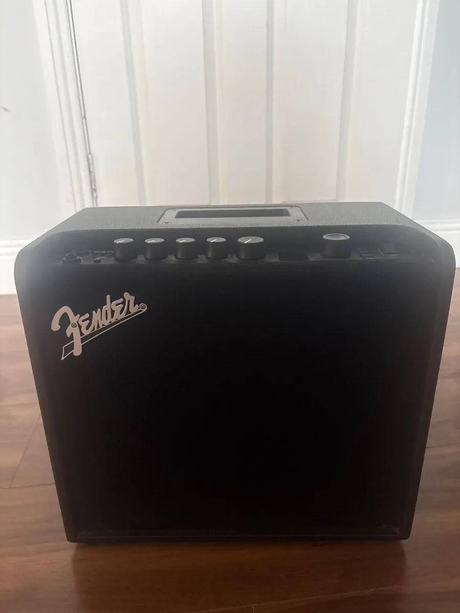 Fender Mustang LT25 Guitar Amplifier - Image 1