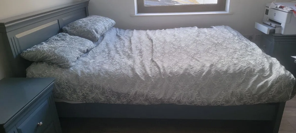 Bedroom furniture - Image 2
