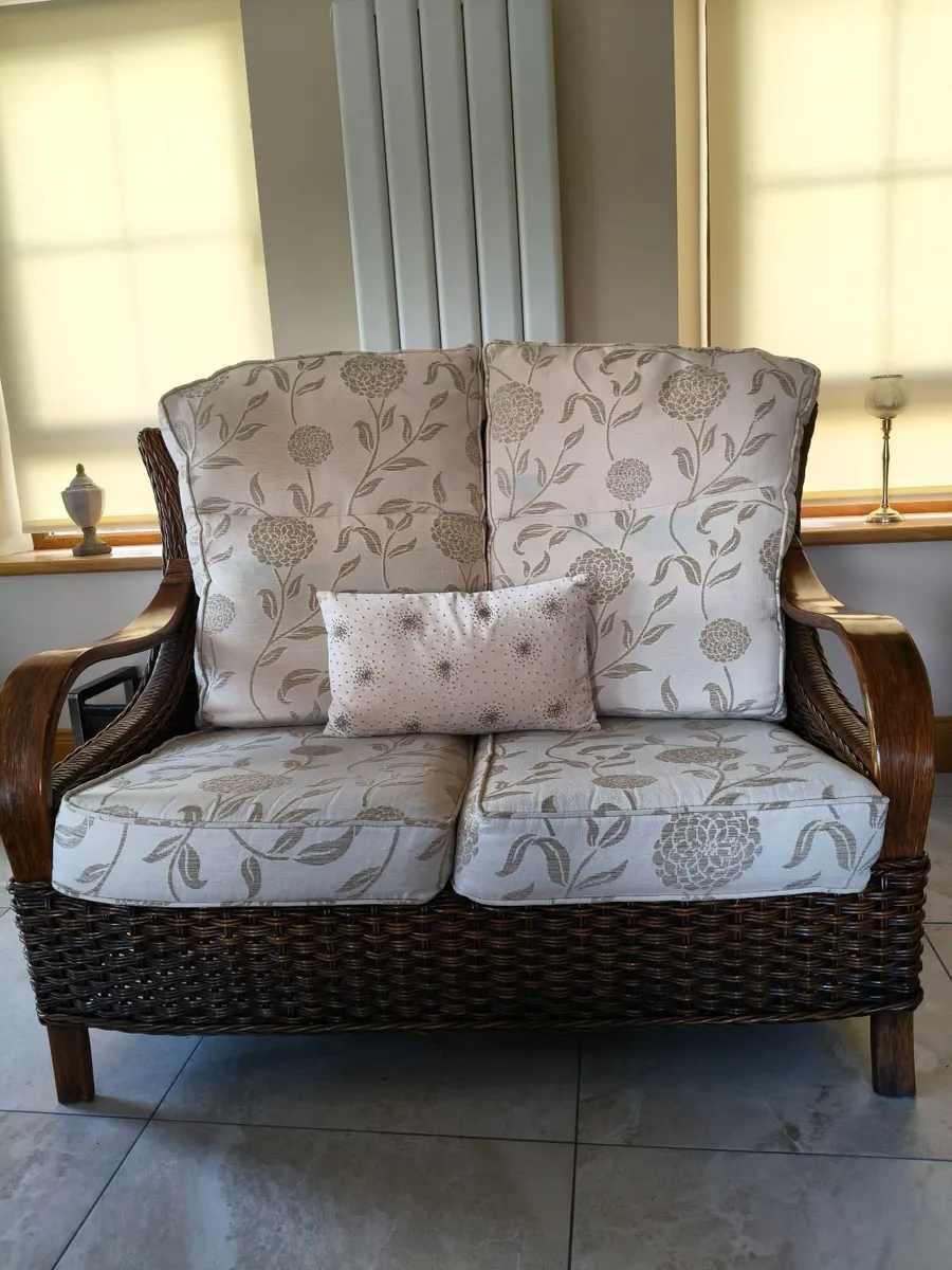 Furniture  - Setee + - Image 1