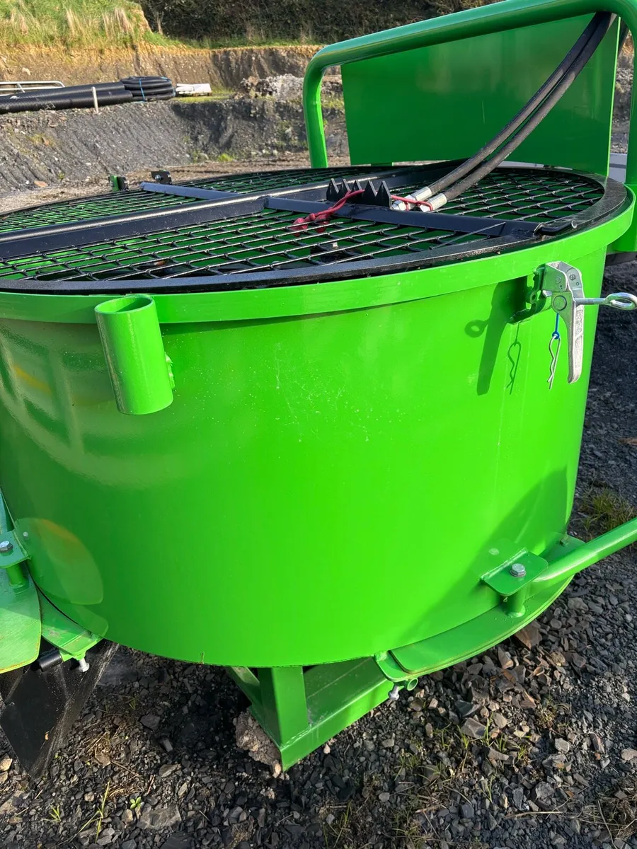 Concrete mixer - Image 1