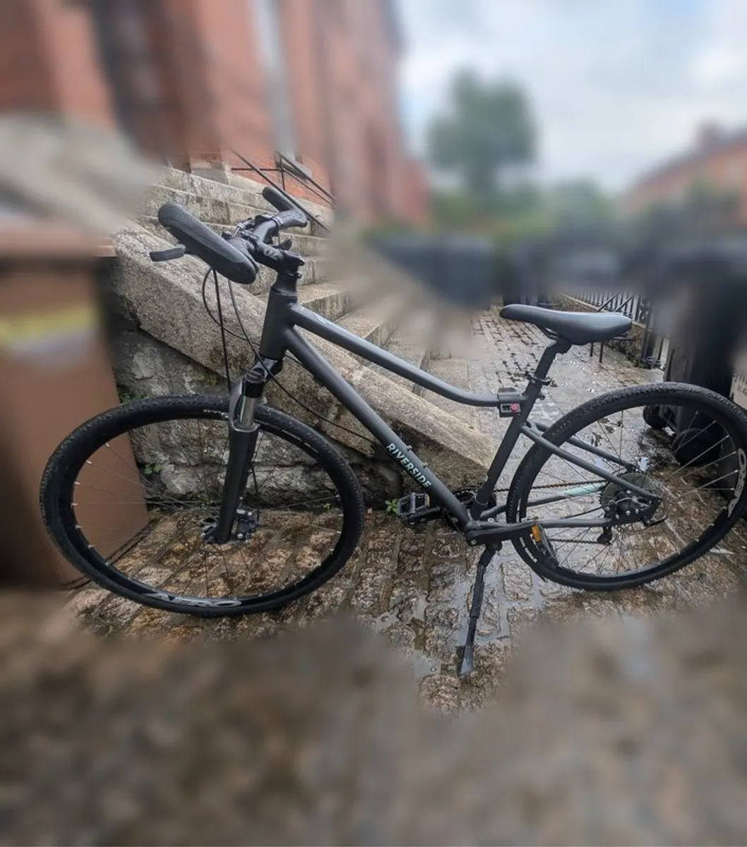 Decathlon Hybrid Bike Riverside 700 - Image 1