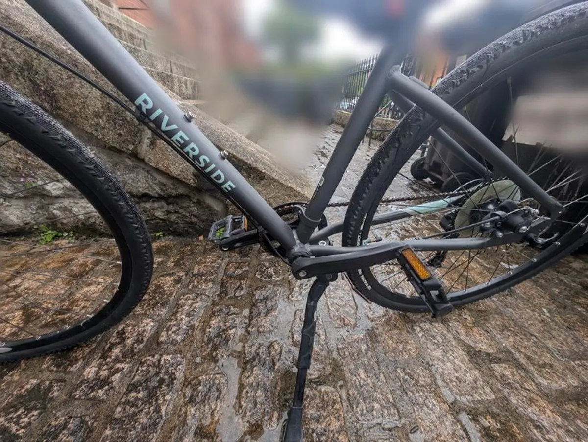Decathlon Hybrid Bike Riverside 700 - Image 2