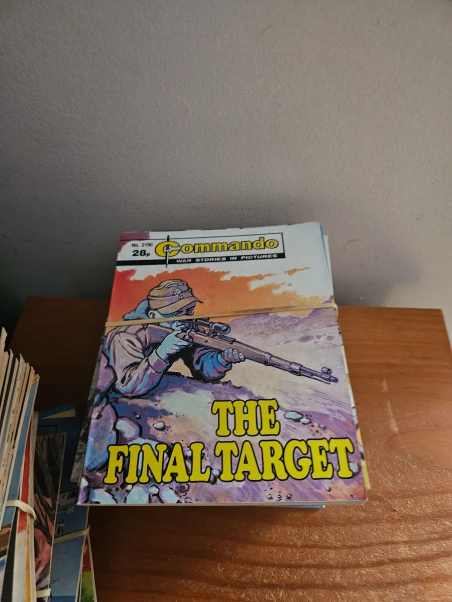 Vintage Commando Comics 66 of them - Image 3