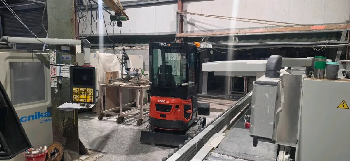 Mini digger - Image 2