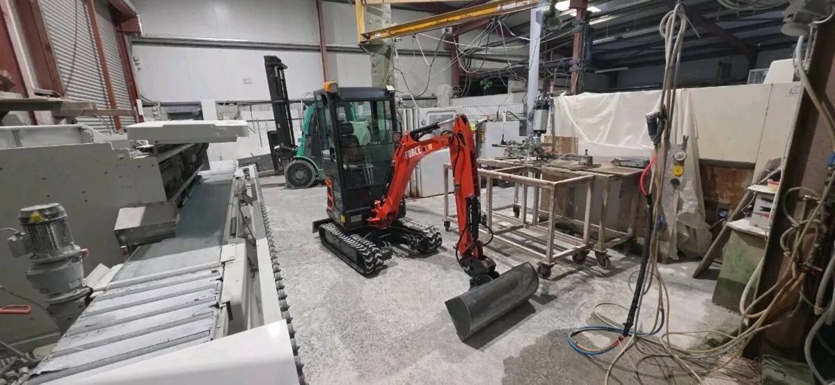 Mini digger - Image 3