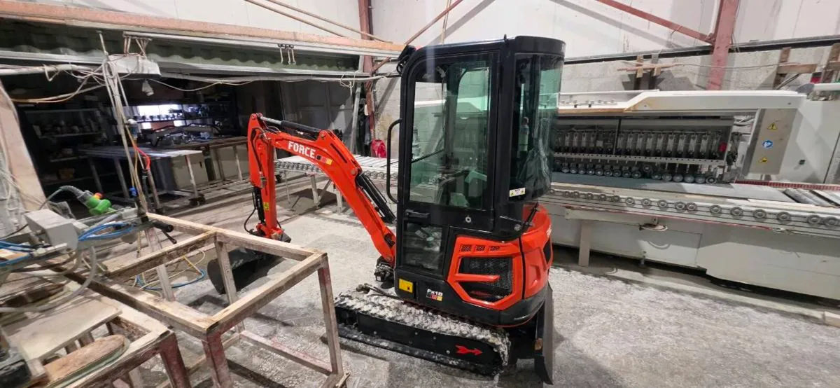 Mini digger - Image 1