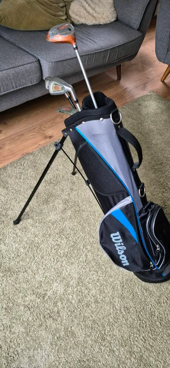 Junior golf clubs and bag x 2 - Image 1